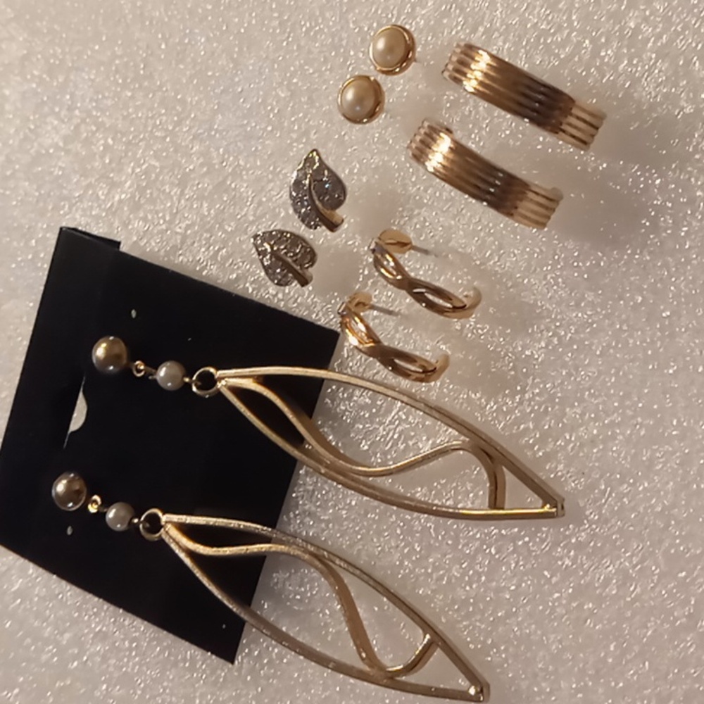 5 pairs gold tone & faux pearl earrings dangle hoop and stud a great mix